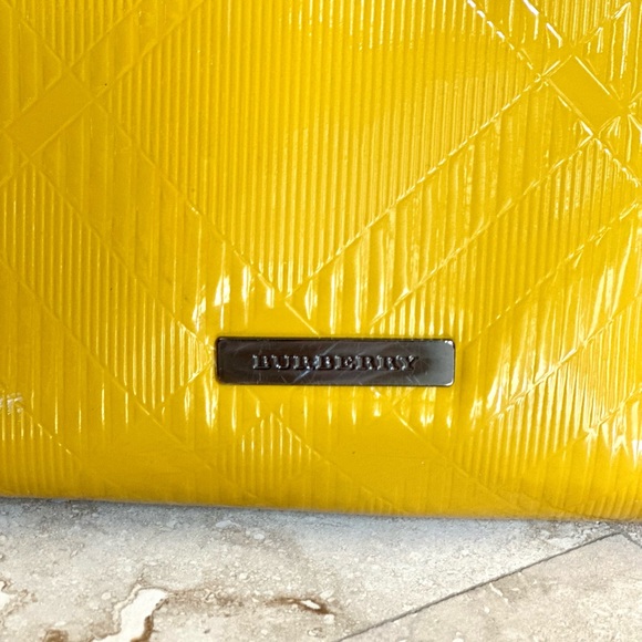 Burberry Patent Leather embossed Bilmore tote in Mustard Yellow - Picture 14 of 15
